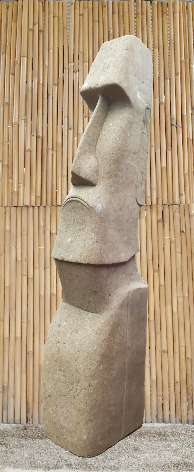  Product image 3 of the product “Moai head, 300 cm H | Natural stone (Basanit), stonemasonry ”